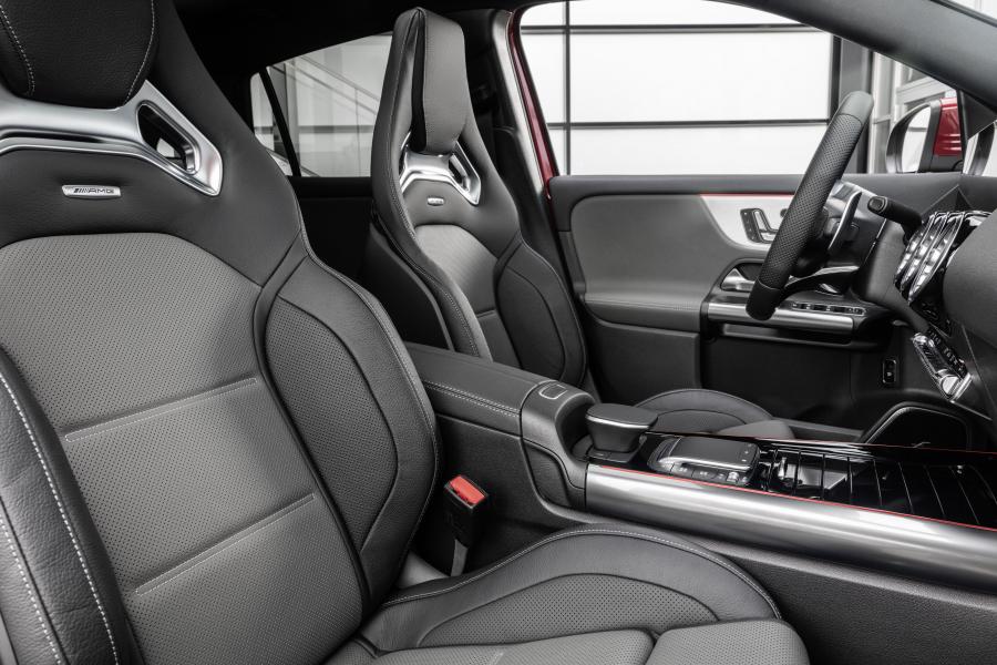 Интерьер Mercedes-AMG GLA35 4Matic (H247) 2020 года  (WW) (фото 34 из 48)